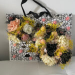 🌸Geschenktüte 32 x 23 x 11 cm mit handgefertigten Blumen🌸